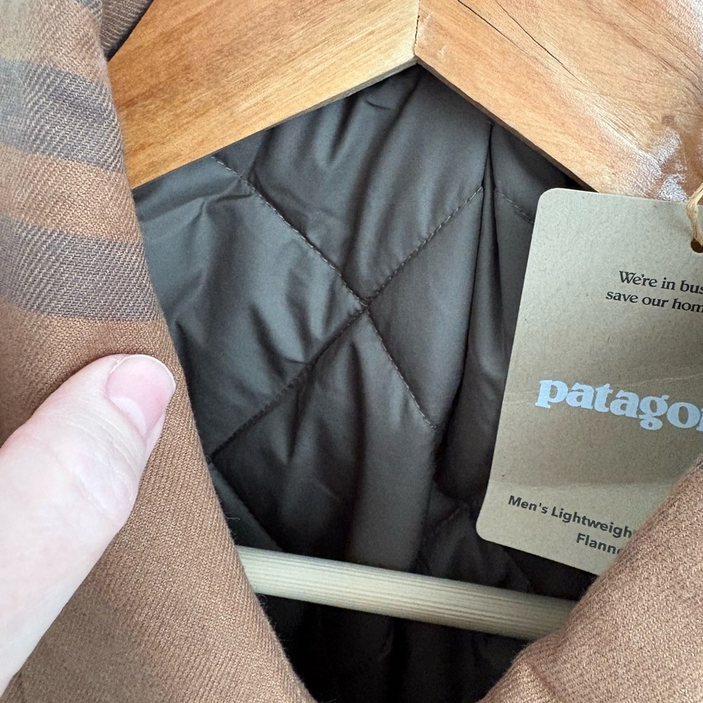 Patagonia Tan Plaid Men's Shirt Jacket - Picture 2 of 4